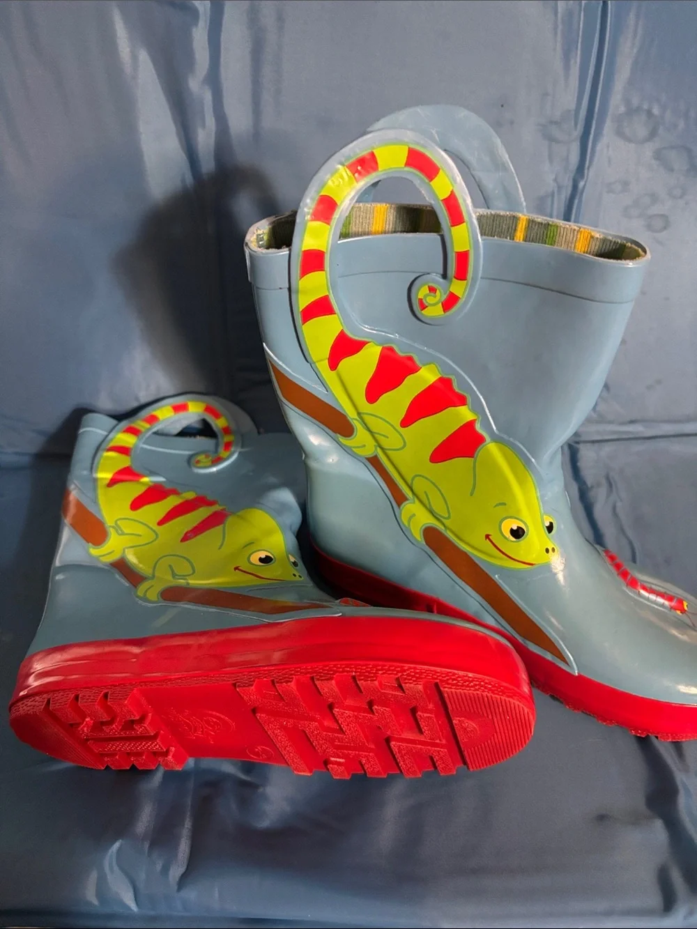 Kids Light Blue & Red Gecko Rain Boots